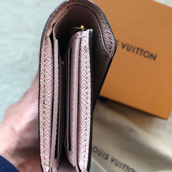 ❌SOLD❌💕Authentic Louis Vuitton Victorine Wallet💕 - Picture 4 of 8